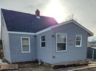 3865 Clark Rd SE, Cedar Rapids, IA 52403