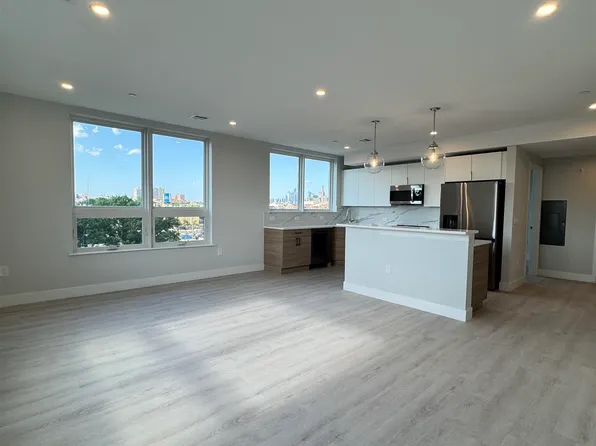 40 Center Street image 3 of 28