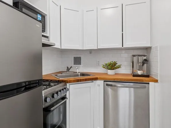 200 East 58th Street 10C image 2 of 15
