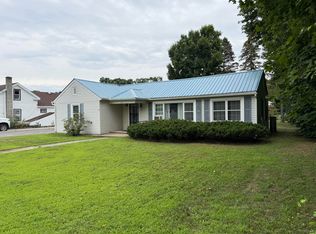 43 Kent St, Keeseville, NY 12944