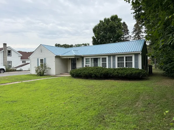 43 Kent St, Keeseville, NY 12944