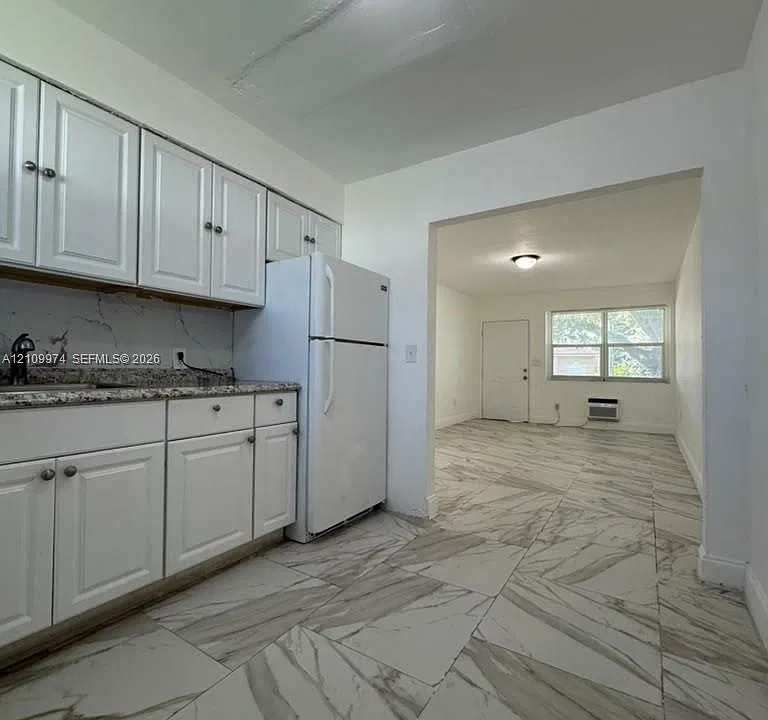 9415 NW Little River Dr #9415