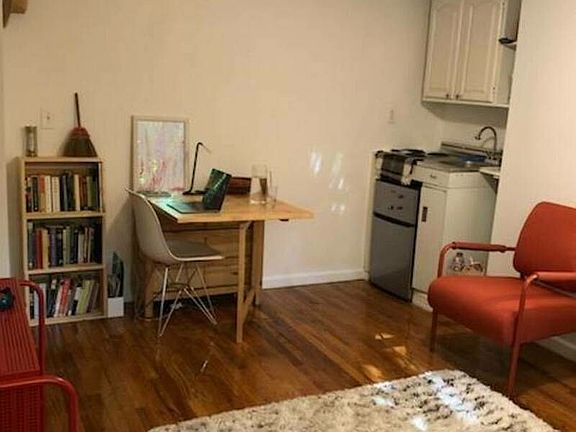 5th image of 218A Spencer St APT 1