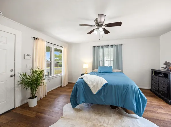 207 E 4th St, Weatherford, TX 76086