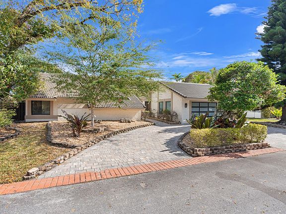 3rd image of 7554 Black Olive Avenue