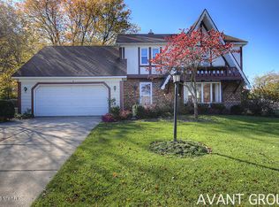 5281 Queensbury Dr SE, Kentwood, MI 49508