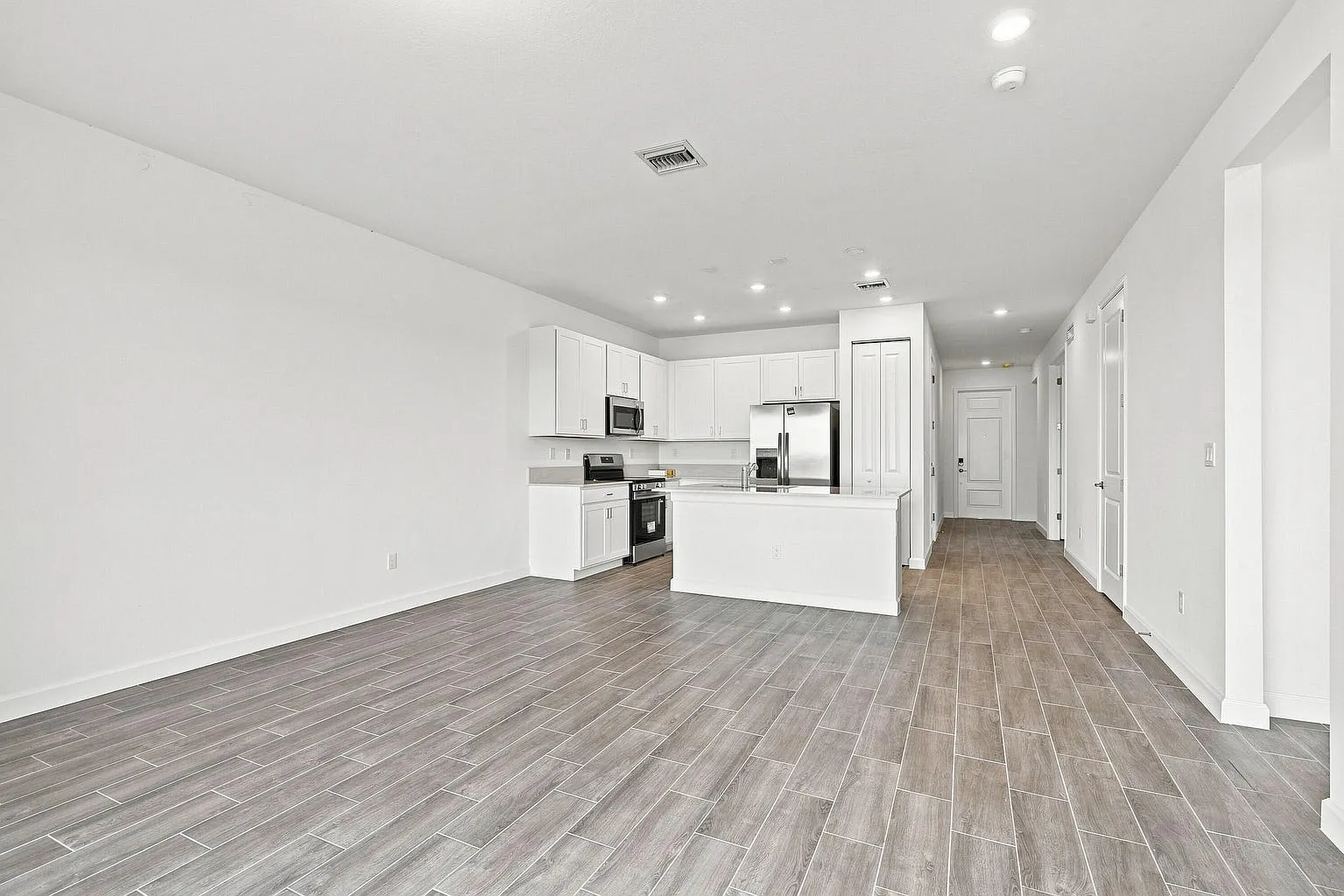 3 bed, 1436 sqft, $2,200 — Photo 3