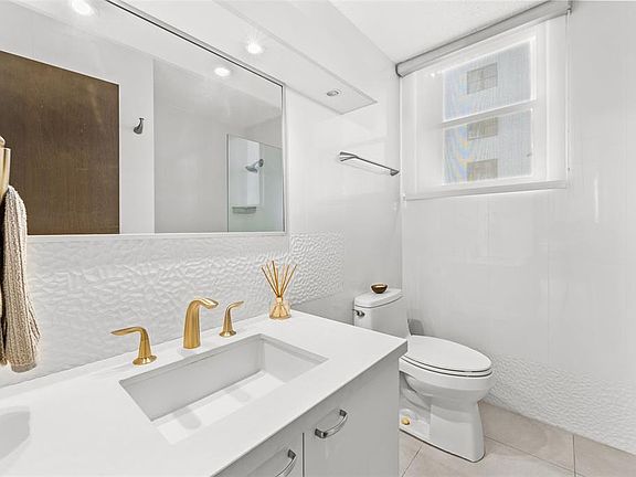 5th image of 2306 Laurel #4E