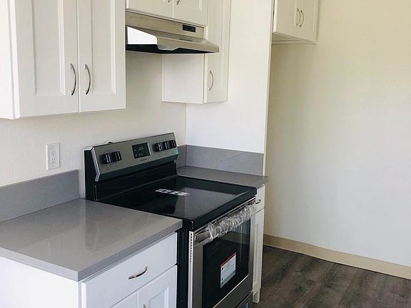 4th image of 13059 Oxnard St #208