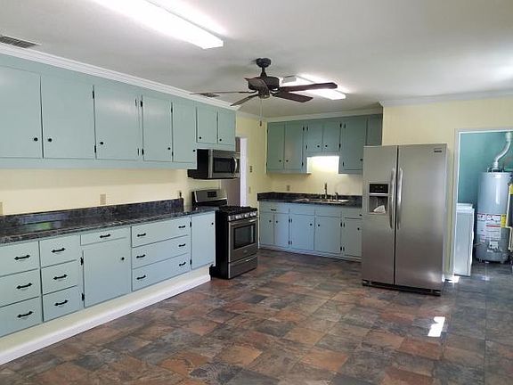 3rd image of 502 N Cypress St