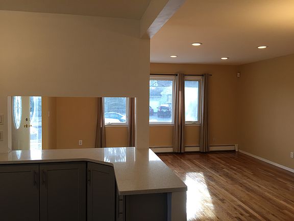 5th image of 2399 Bennett Ave
