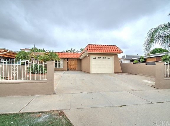 3rd image of 326 Calle Montecito