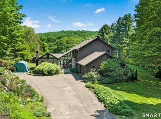 127 Huntingtown Rd, Newtown, CT 06470
