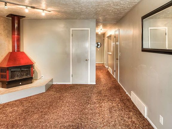 5th image of 5906 N Oaks Blvd