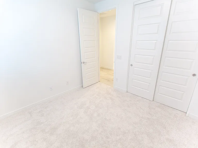 2243 E Ridgewood Ln — Photo 28