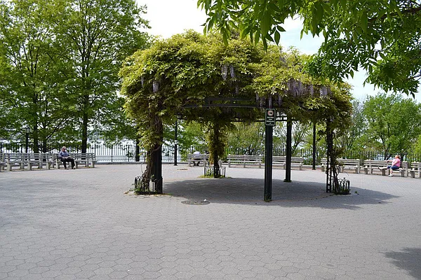 Sold by REMAX Elite | media 18