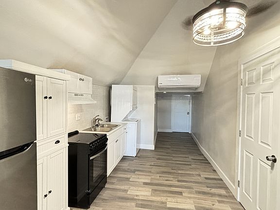 4th image of 1509 E Yandell Dr #D-1