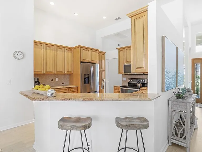 7699 Groves Rd — Photo 10