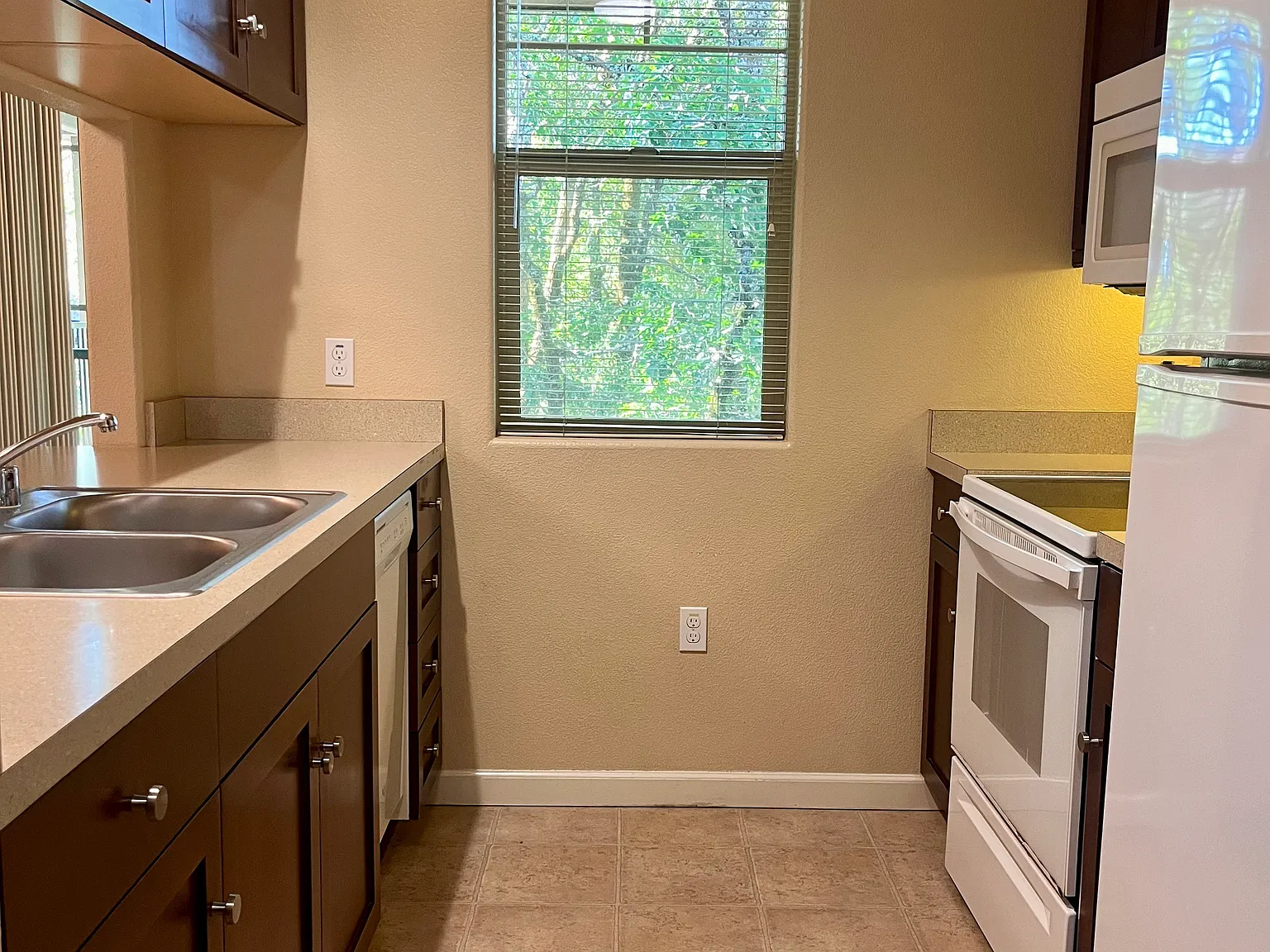 1 bed, 580 sqft, $2,320 — Photo 3
