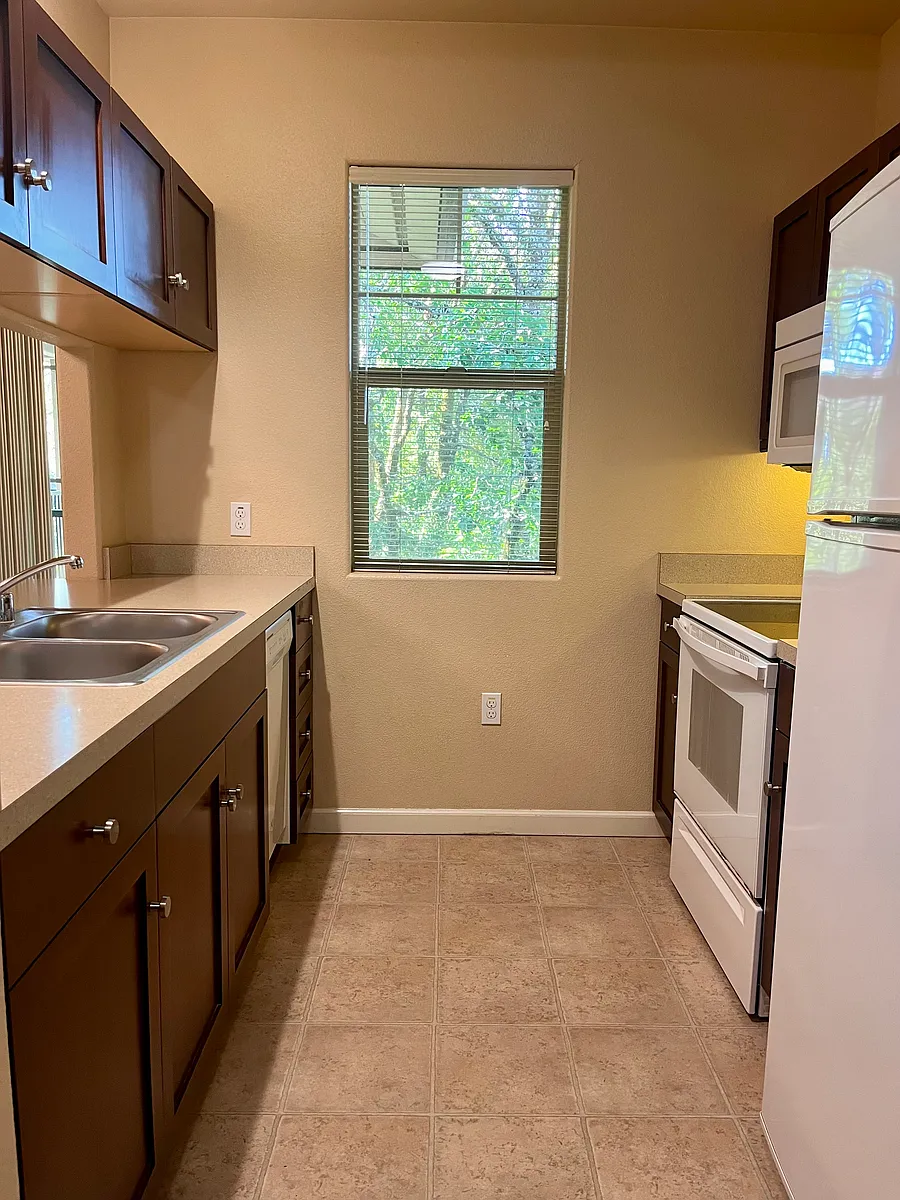 Building Photo - 4166 Thomas Lake Harris Dr #103