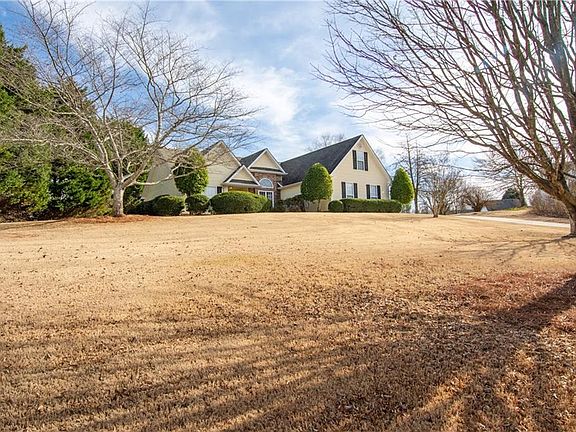 3rd image of 6077 Hillsdale Cir