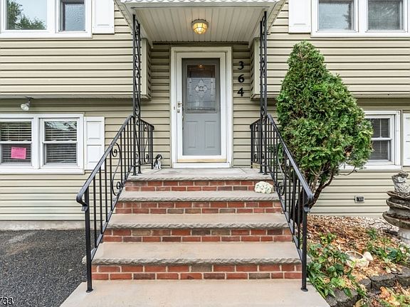 3rd image of 364 Franklin Ave