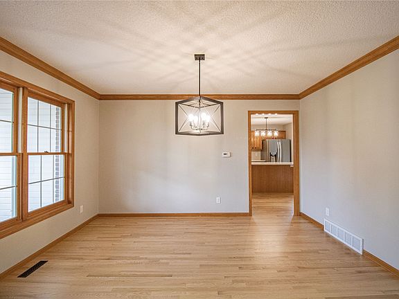 5th image of 2050 Sky View Dr