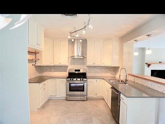 4th image of 209 Laurel St