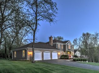 5N665 Ravine Dr, St Charles, IL 60175