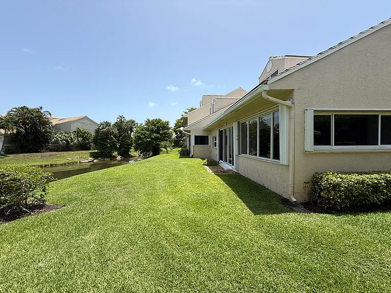 225 N Lakeshore Dr — Photo 57