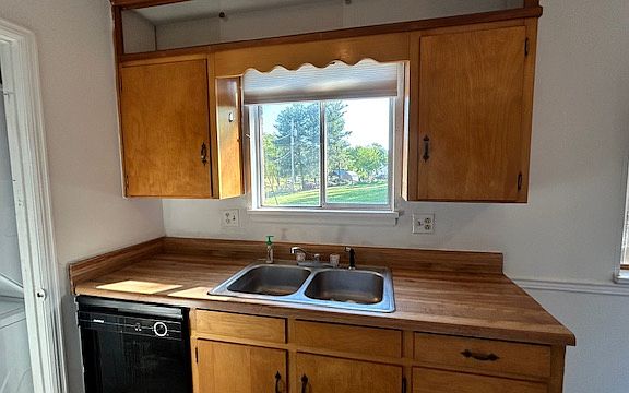 5th image of 1128 Mountain Ave