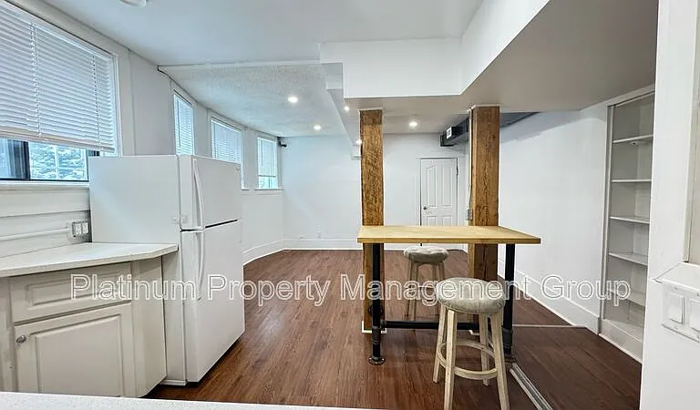 933 18th Ave SW #6 — Photo 3