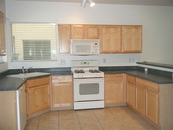 2nd image of 426 E Placita Amuleto