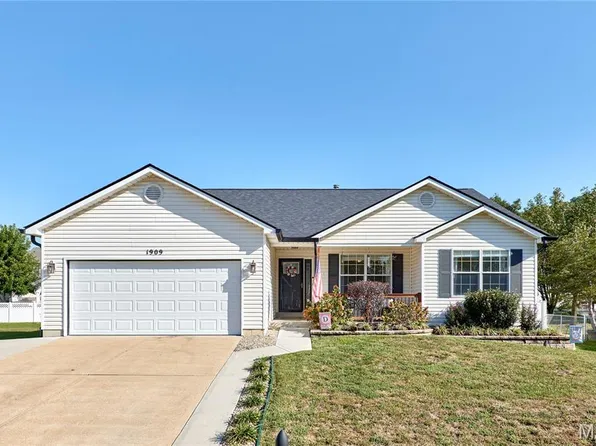 1909 Mid Summer Dr, Imperial, MO 63052