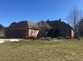 3 Lake Pointe Cir, Racine, WI 53402