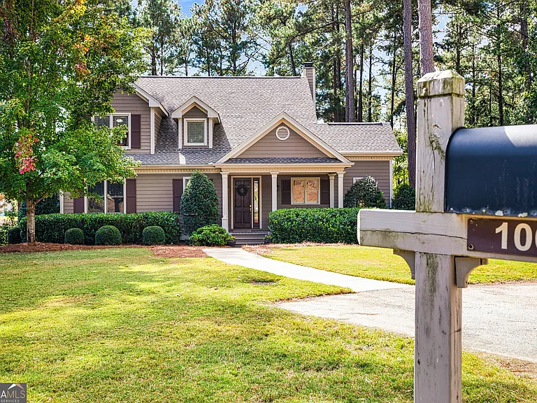 1060 Emerald View Dr — Photo 3