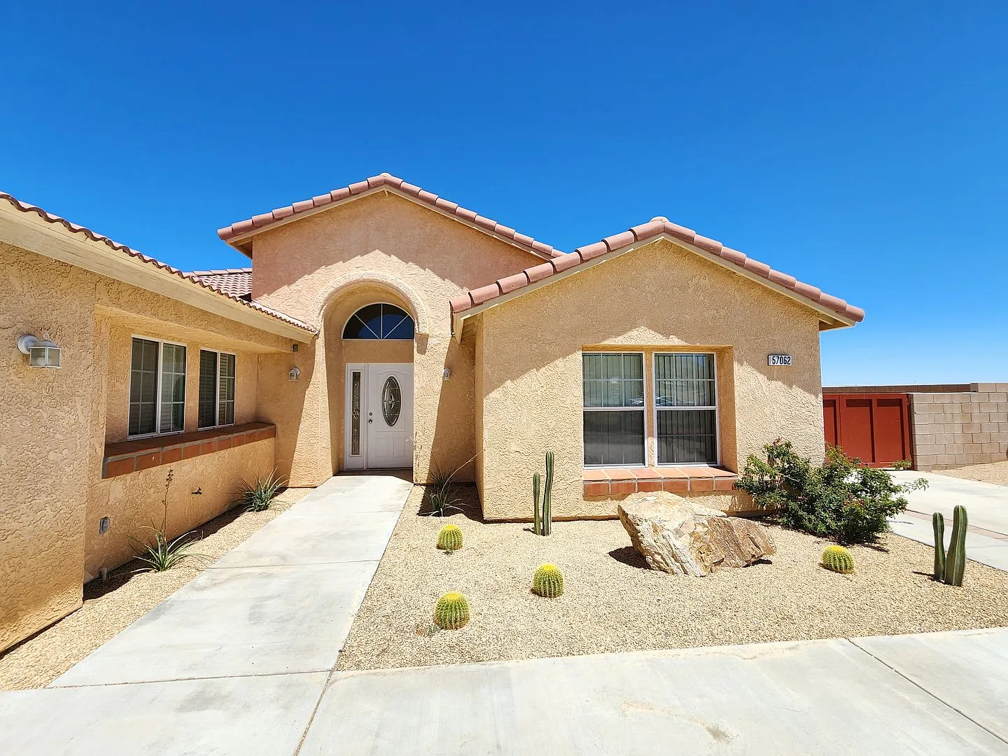 Copper Hills 4 Bedroom home with 3 car garage. — Photo 2