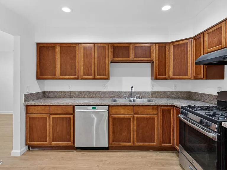3307 Belden St — Photo 11