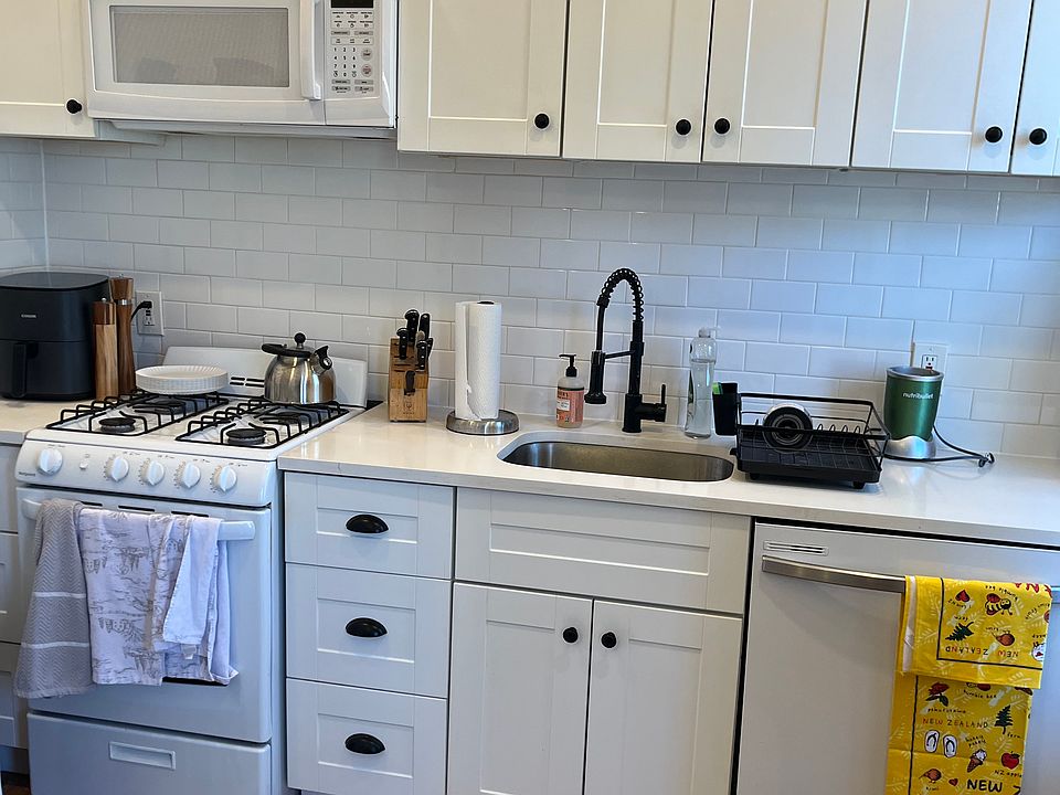 1st image of 163 Putnam Ave #6