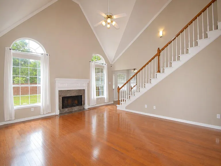 7207 Emerald Glen Dr — Photo 2