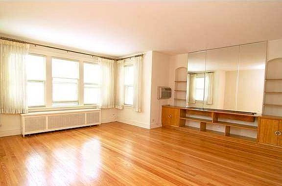 5th image of 7448 N Claremont Ave #1