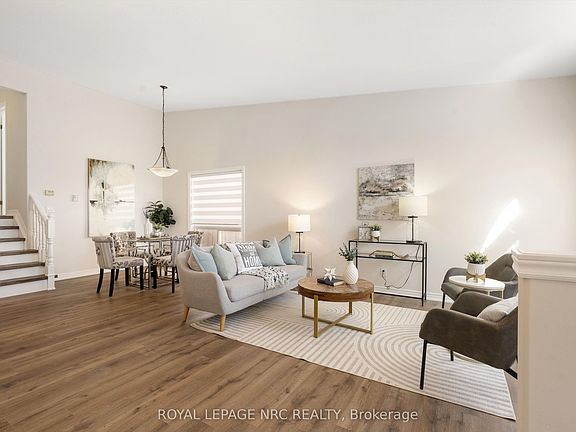 4th image of 8 Silver Maple Rd