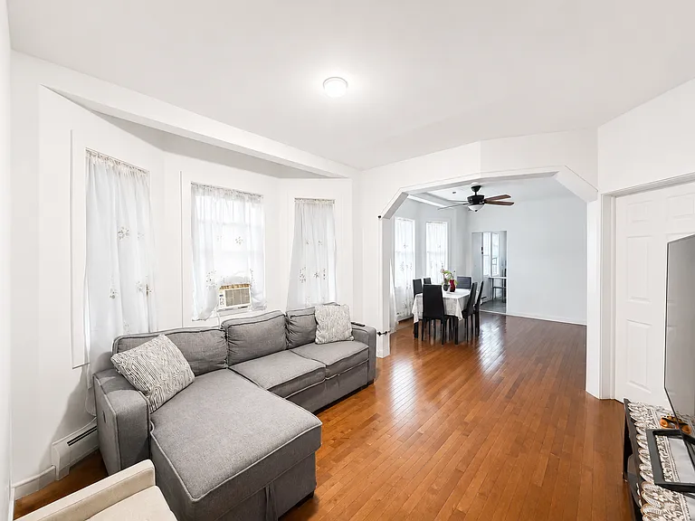 528 Harrison Ave #B — Photo 8