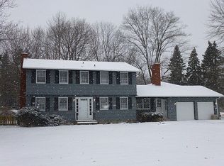 11 Briar Hill Dr, Rochester, NY 14626