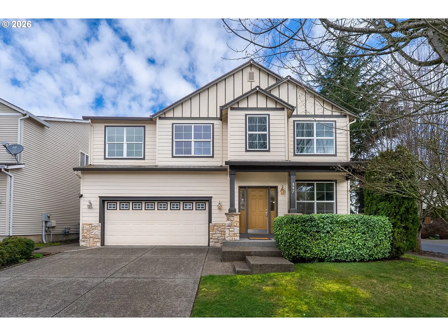 807 NW Brookhill St photo 1