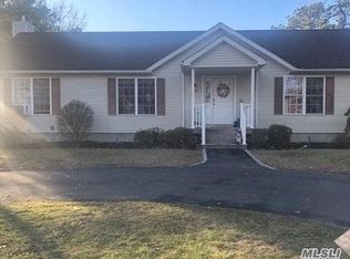 61 Peters Ln, Westhampton Beach, NY 11978