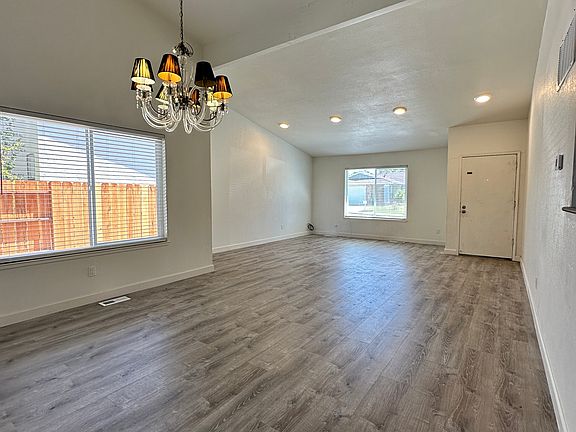 5th image of 38 Doral Way