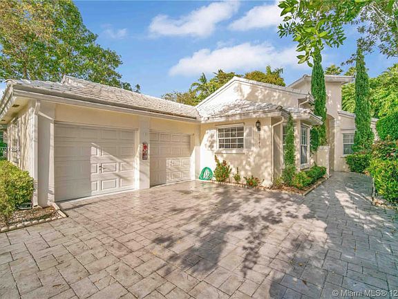 3rd image of 1040 Wilshire Cir W