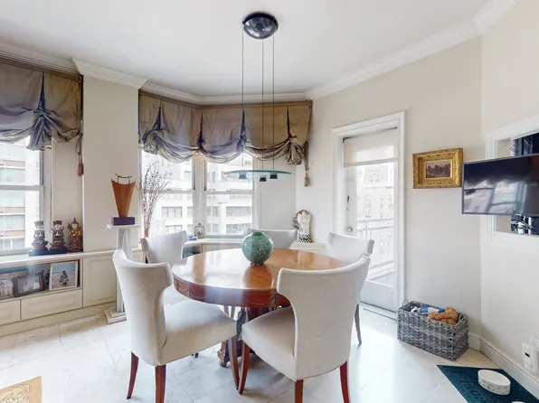 360 East 72nd Street image 5 of 22