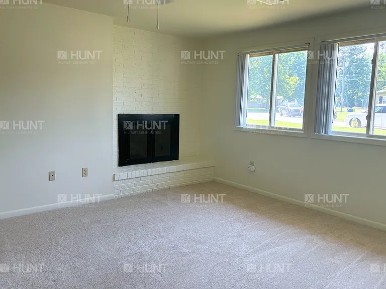8 Lincoln Pl — Photo 2